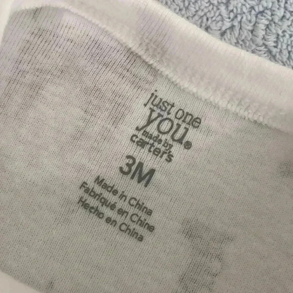 Carter’s onesie - Picture 4 of 5